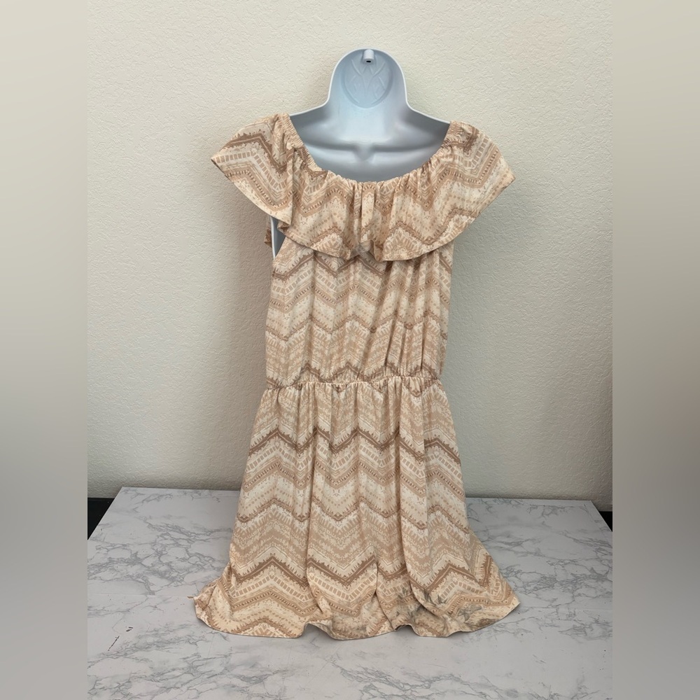 Shiela Rose Short Sleeve Dress Women’s M Tiered Waist Tie Pullover Tan​ - Picture 4 of 5